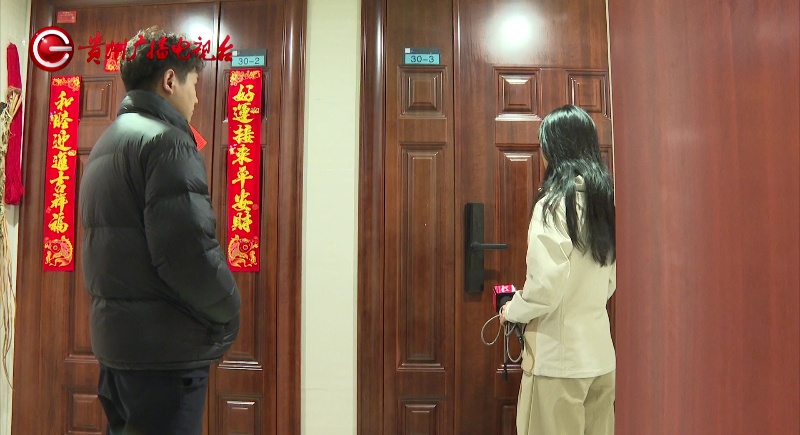 贵阳一小区高空抛苹果砸到人，被指责后又扔一个！物业排查30楼住户时发现异常