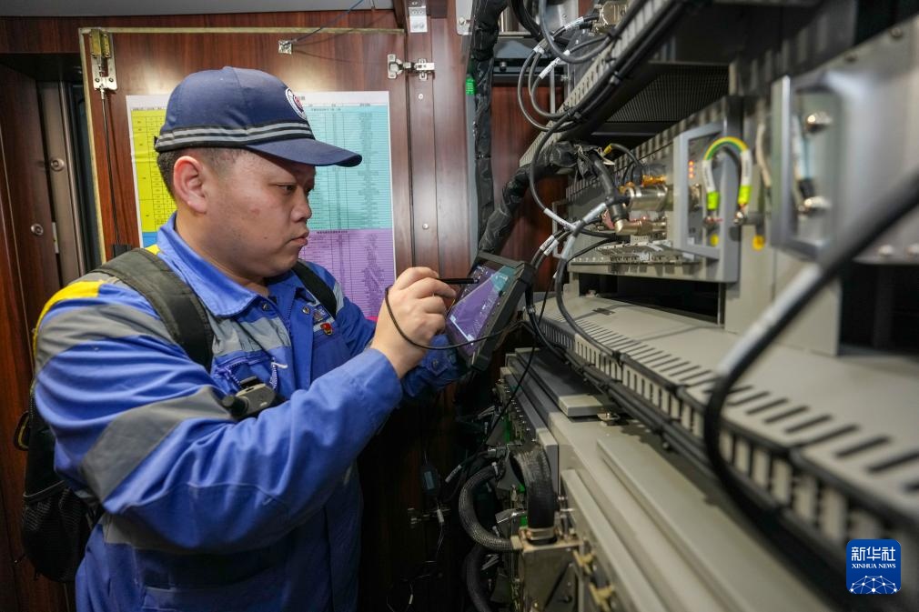 运维高铁“智驾”系统 守护旅客安全出行