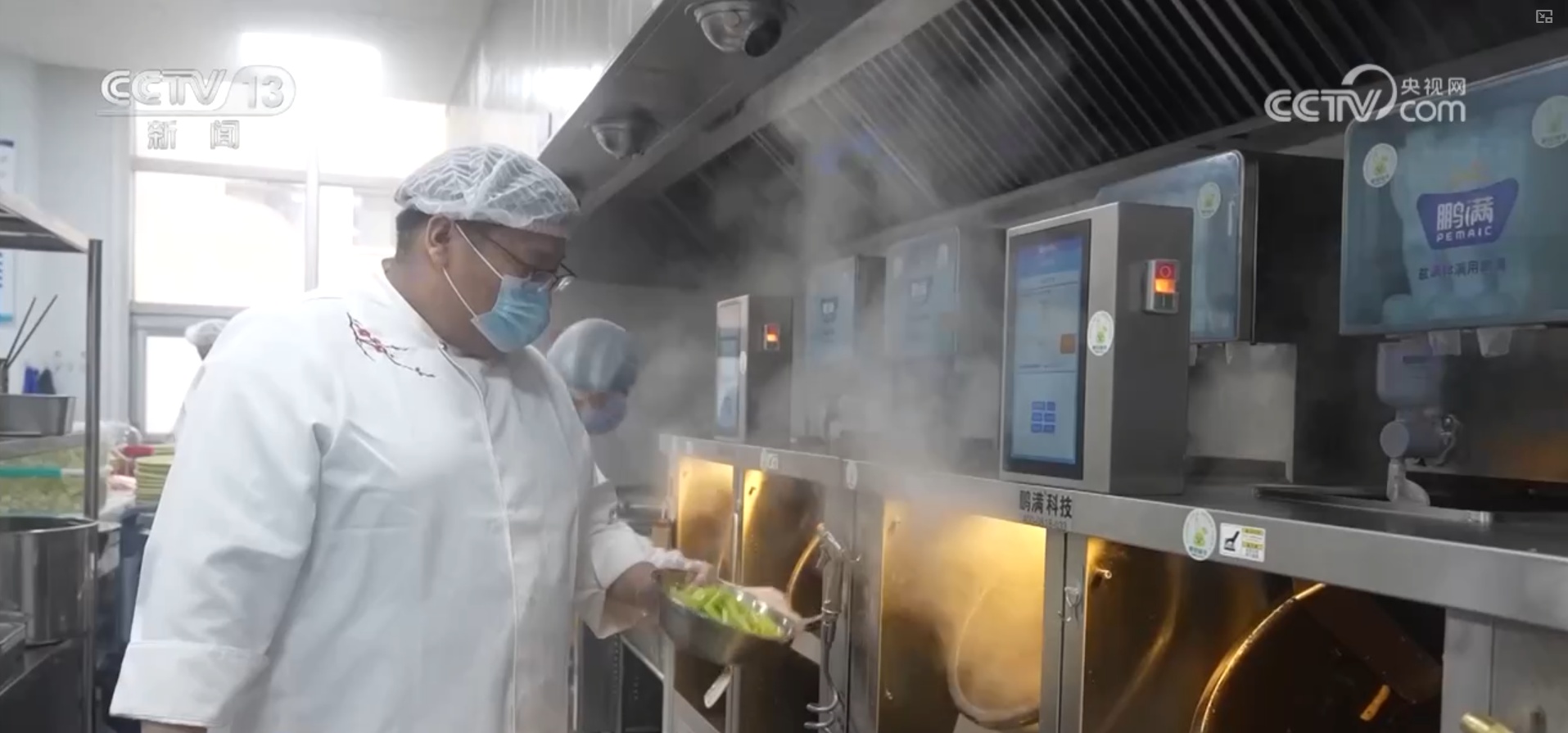 让家长放心、让学生满意 校园食堂从“舌尖”暖“心间”