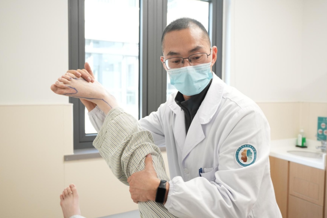 因为一个动作，浙江16岁高中生突然下肢瘫痪！很多人天天做…