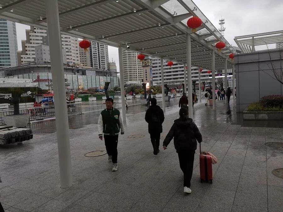 今起抢票！上海站南进站口升级启用...上海铁警提醒→