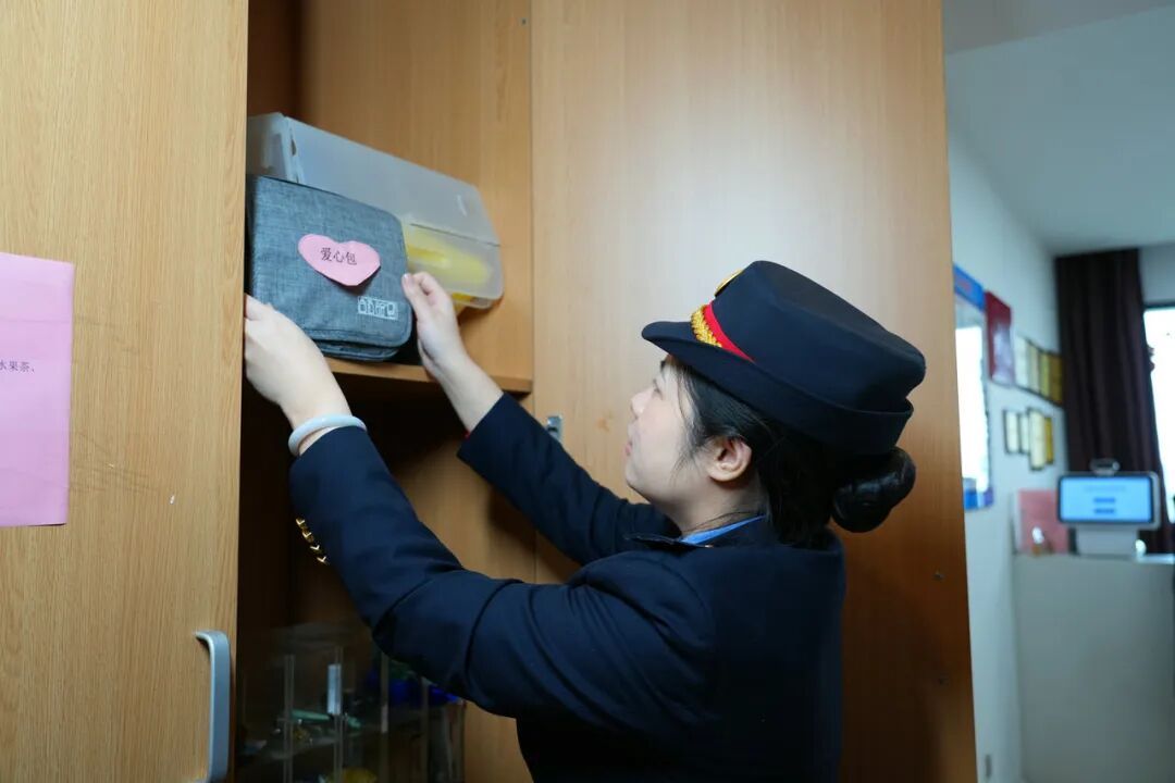 日均叫醒300人！“人形闹钟”的夜晚，比你的白天还紧张