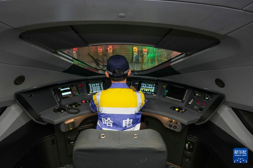 运维高铁“智驾”系统 守护旅客安全出行