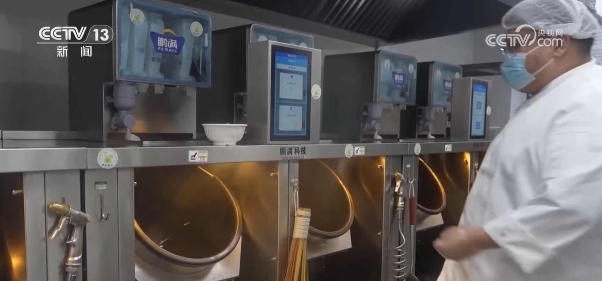 让家长放心、让学生满意 校园食堂从“舌尖”暖“心间”