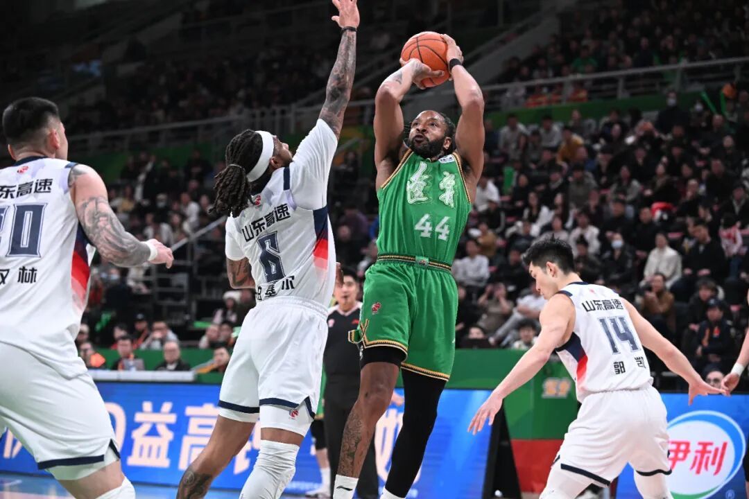 下半场发力，辽篮逆转天津队