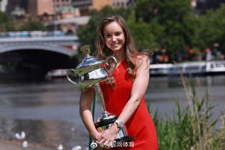 莱巴金娜澳网冠军写真
