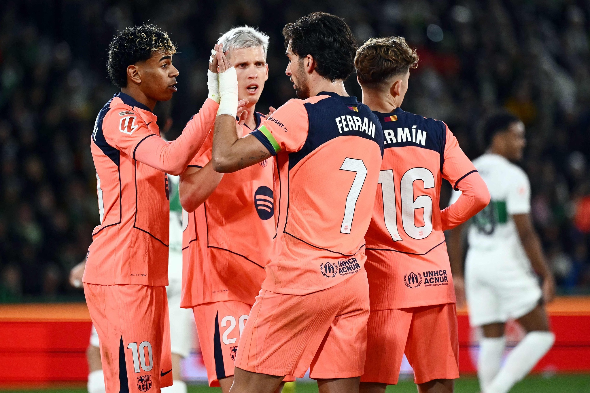 西甲：亚马尔闪击破门费兰建功 巴萨3-1战胜埃尔切