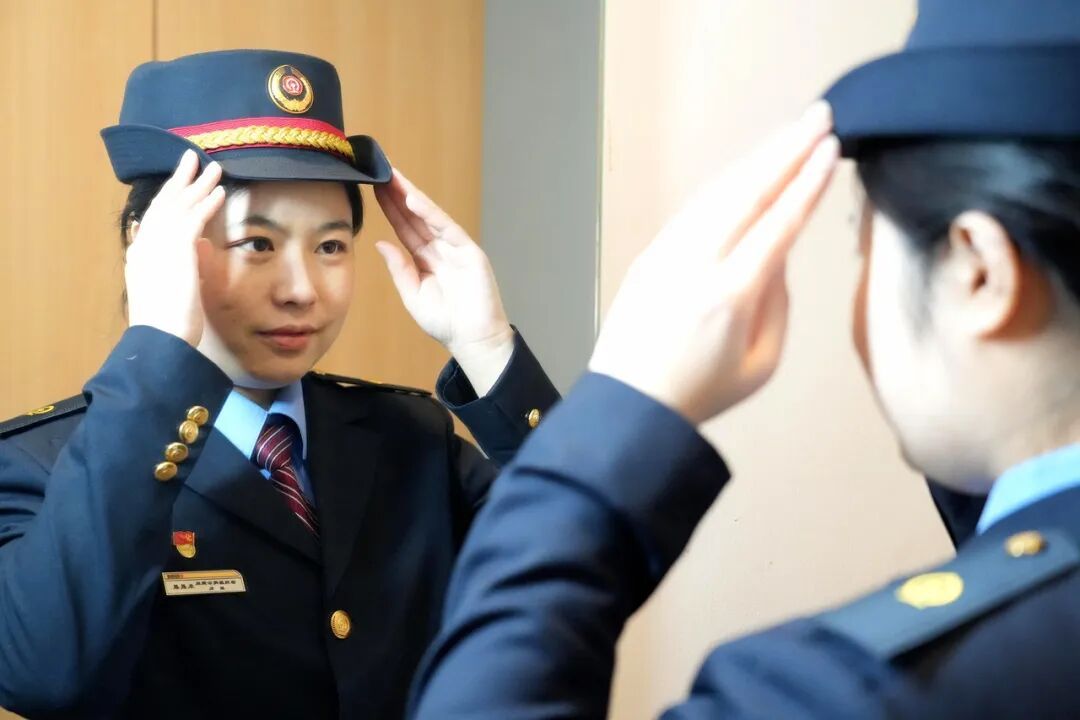 日均叫醒300人！“人形闹钟”的夜晚，比你的白天还紧张