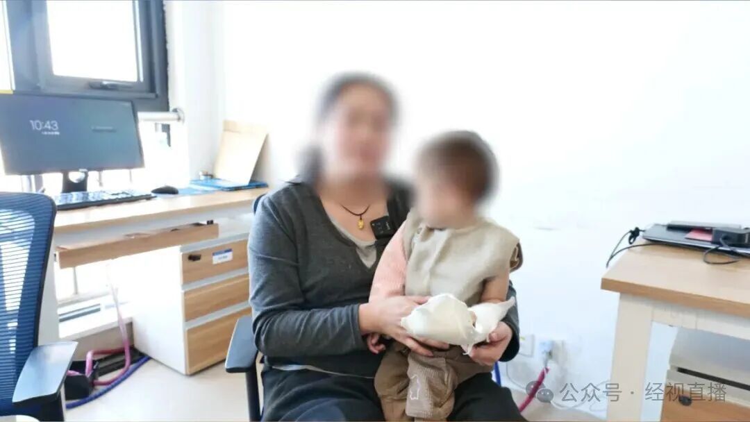 1岁幼童喂兔子被咬断手指,经及时救治断指已顺利成活 1岁幼童喂兔子被咬断手指,经及时救治断指已顺利成活