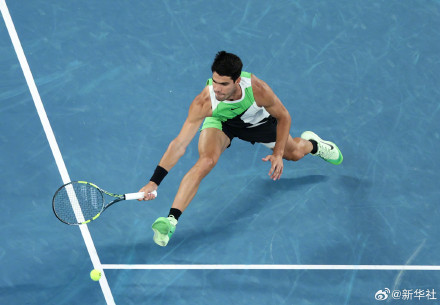 阿尔卡拉斯首夺澳网冠军