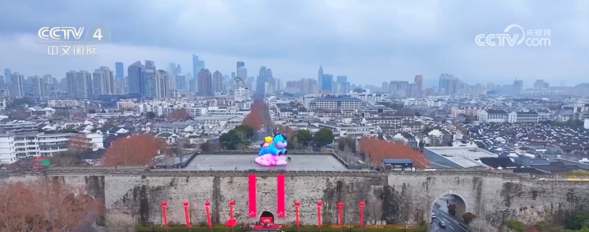 办年货、赏民俗、观花灯，新年氛围感已拉满！“年经济”释放强大消费潜力