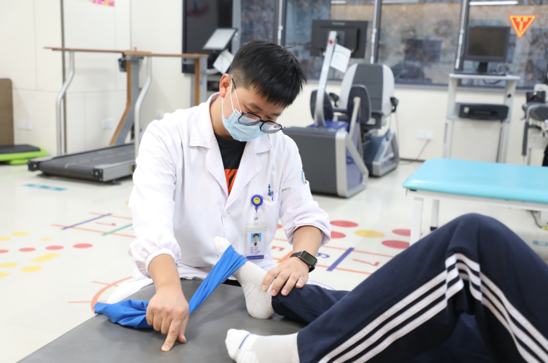 因为一个动作，浙江16岁高中生突然下肢瘫痪！很多人天天做…