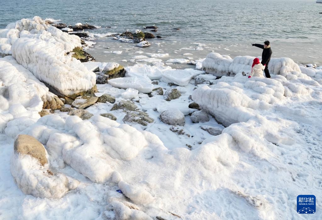 河北秦皇岛：海冰引客来