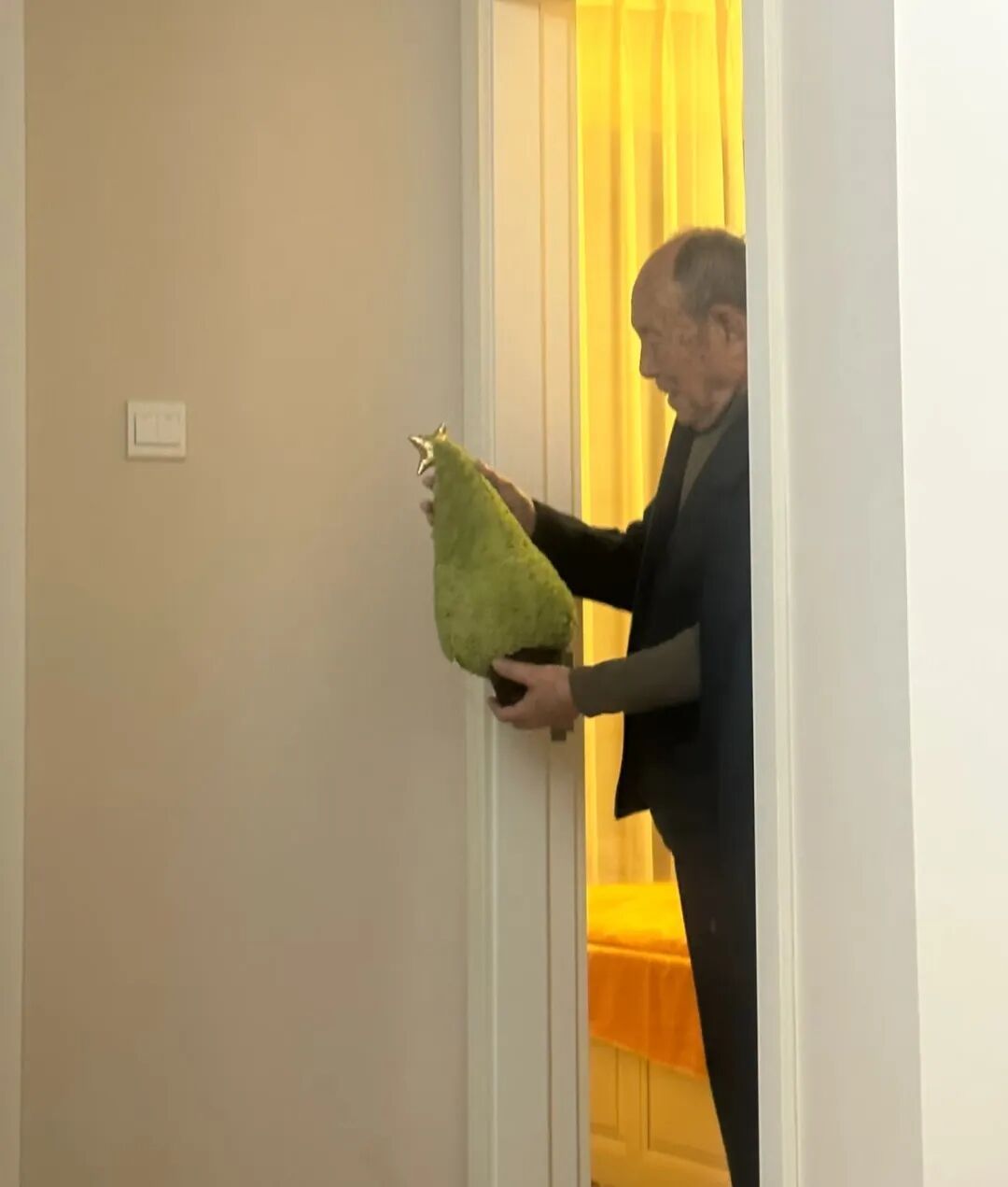 “我是爸妈爷爷奶奶姥姥姥爷……宝女”