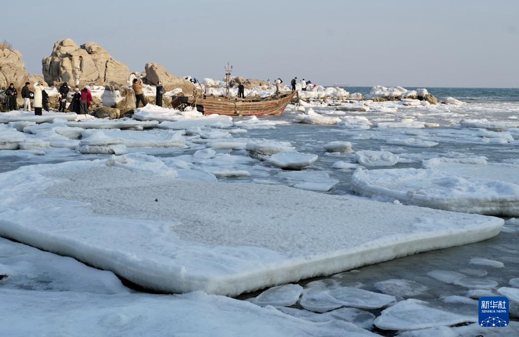 河北秦皇岛：海冰引客来