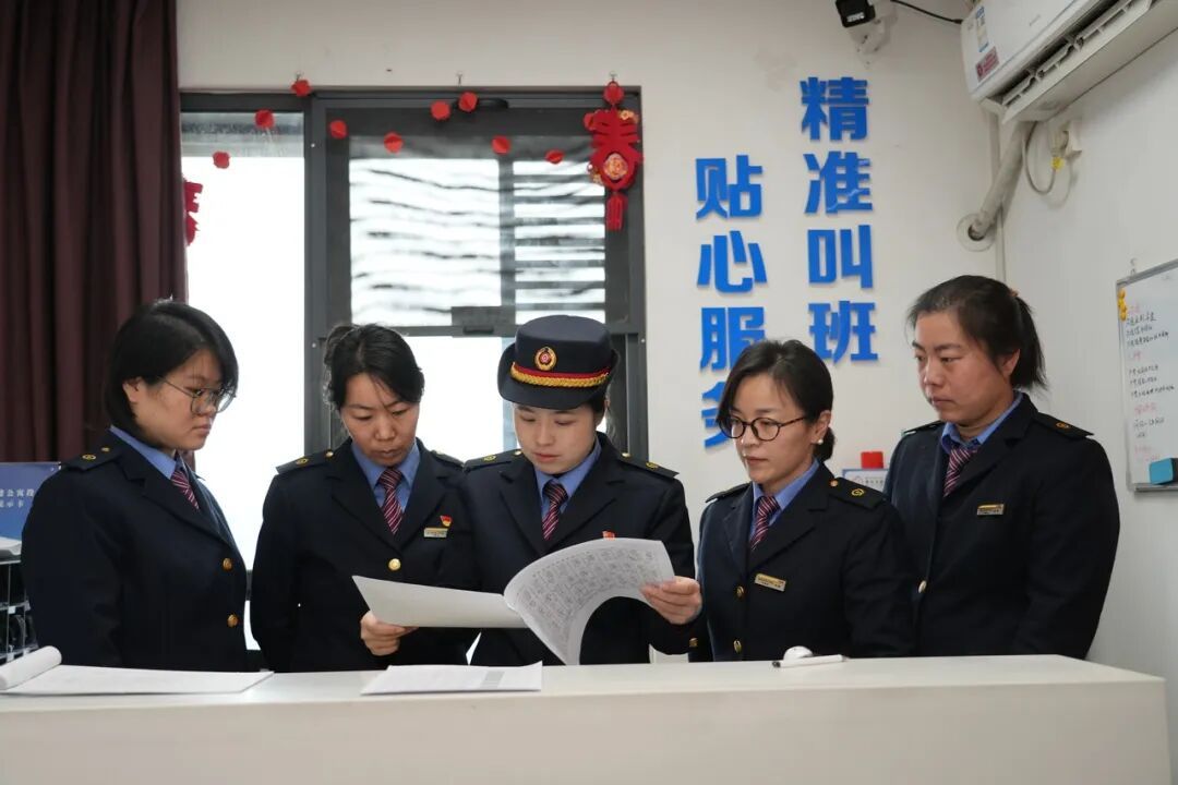 日均叫醒300人！“人形闹钟”的夜晚，比你的白天还紧张