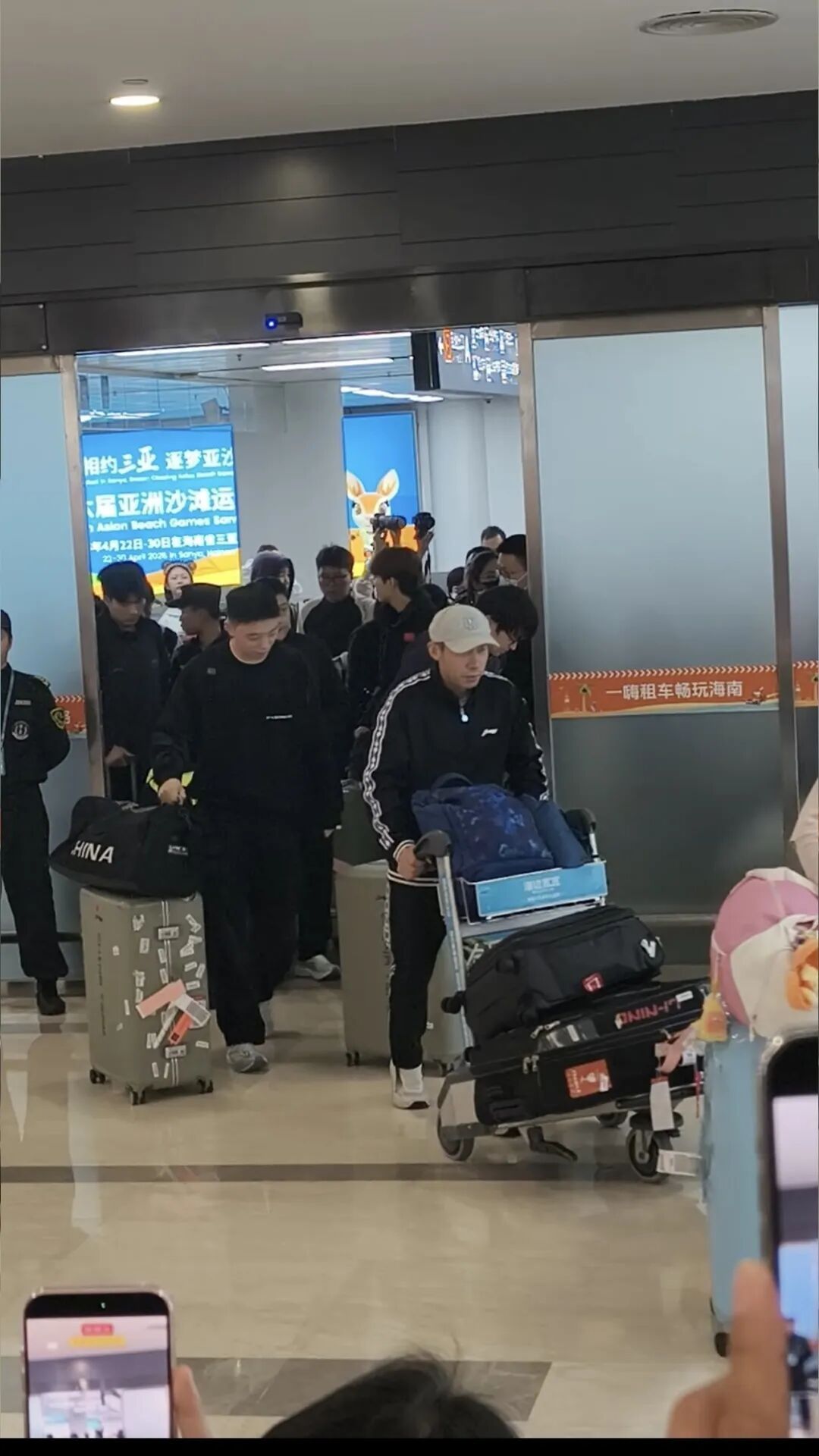 国乒今日抵达海口!赛馆啥样?一睹为快→ 国乒今日抵达海口!赛馆啥样?一睹为快→