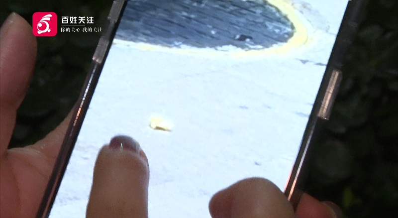 贵阳一小区高空抛苹果砸到人，被指责后又扔一个！物业排查30楼住户时发现异常