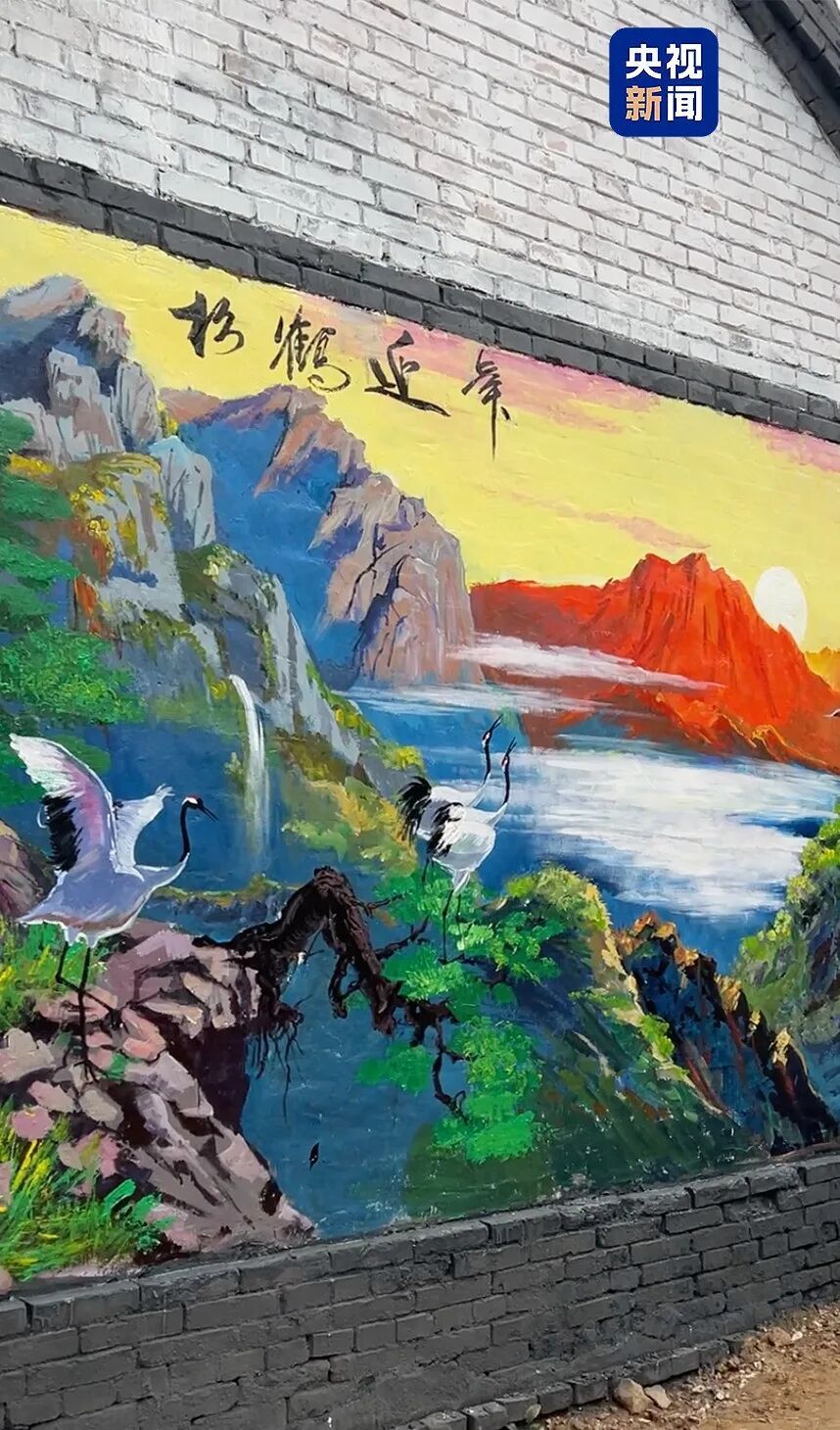 在村里为老人们画长城的人，被邀请来了真长城！