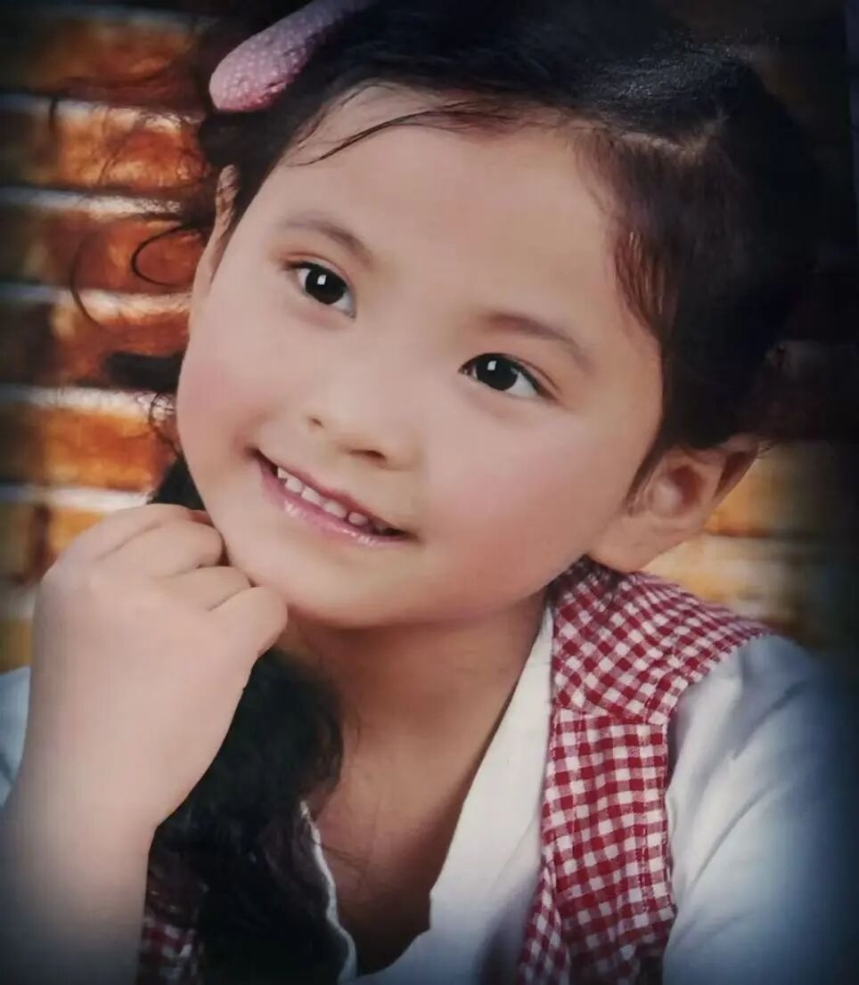 “妈妈背着一竹篓松茸上了火车，遇见了爸爸……”