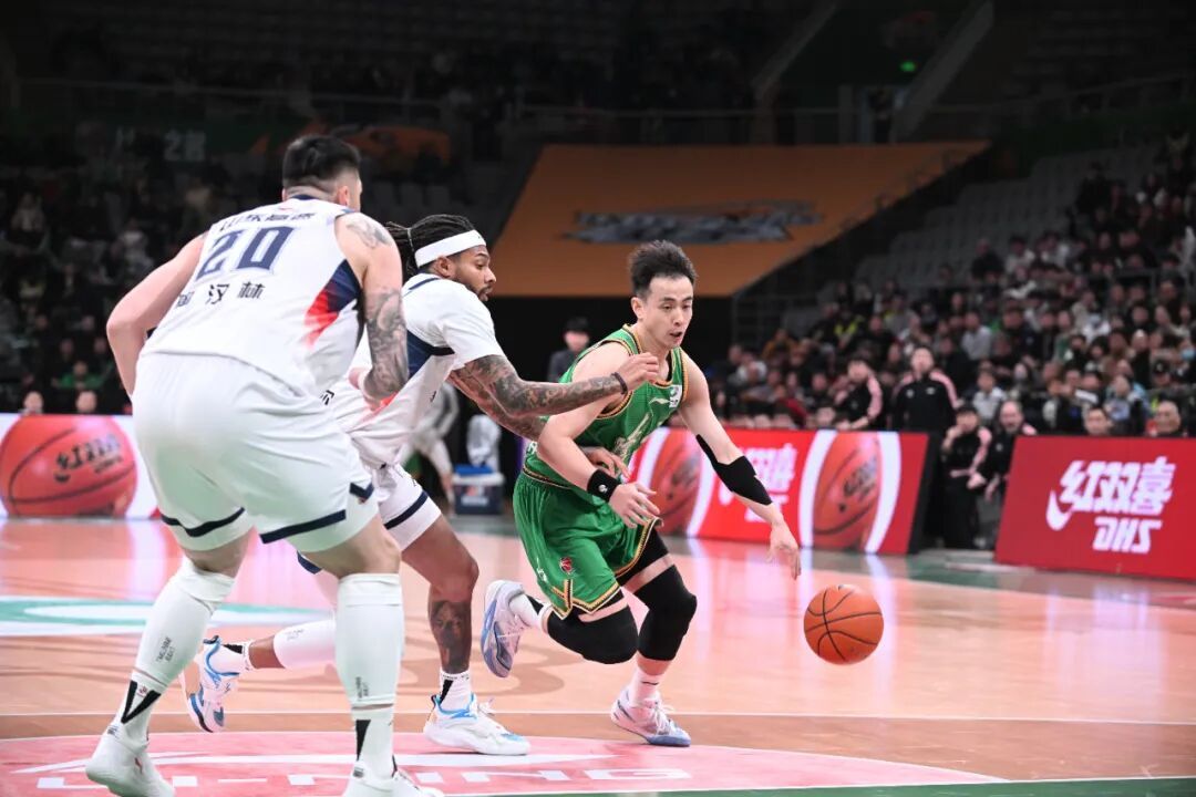 下半场发力，辽篮逆转天津队