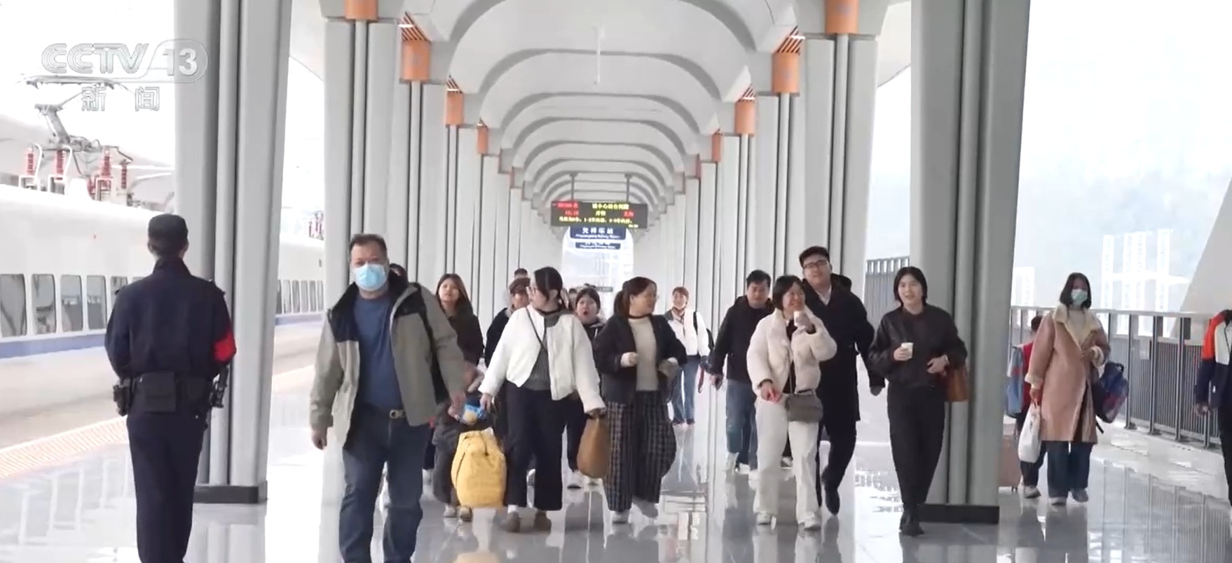 广西凭祥：中越边境车站迎来通车后首个春运