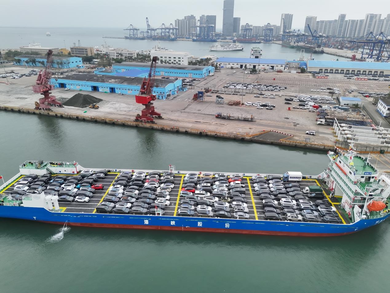 琼州海峡新能源车辆运输船“绿源六号”“绿源九号”投入运营 琼州海峡新能源车辆运输船“绿源六号”“绿源九号”投入运营