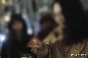 女子100克黄金被家里老人扔了