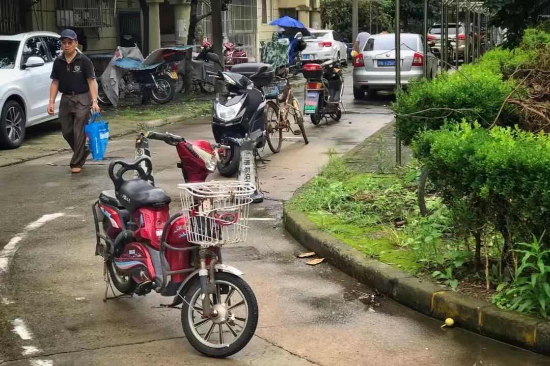 事发上海山姆超市！当“自动泊车”遇到“人肉”占位……