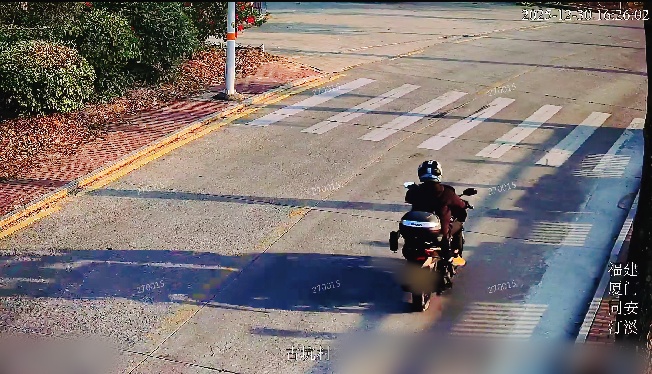 事发厦门同安,一男子背包遗失,报警并印制200份寻物启事,18小时后包找到了! 事发厦门同安,一男子背包遗失,报警并印制200份寻物启事,18小时后包找到了!