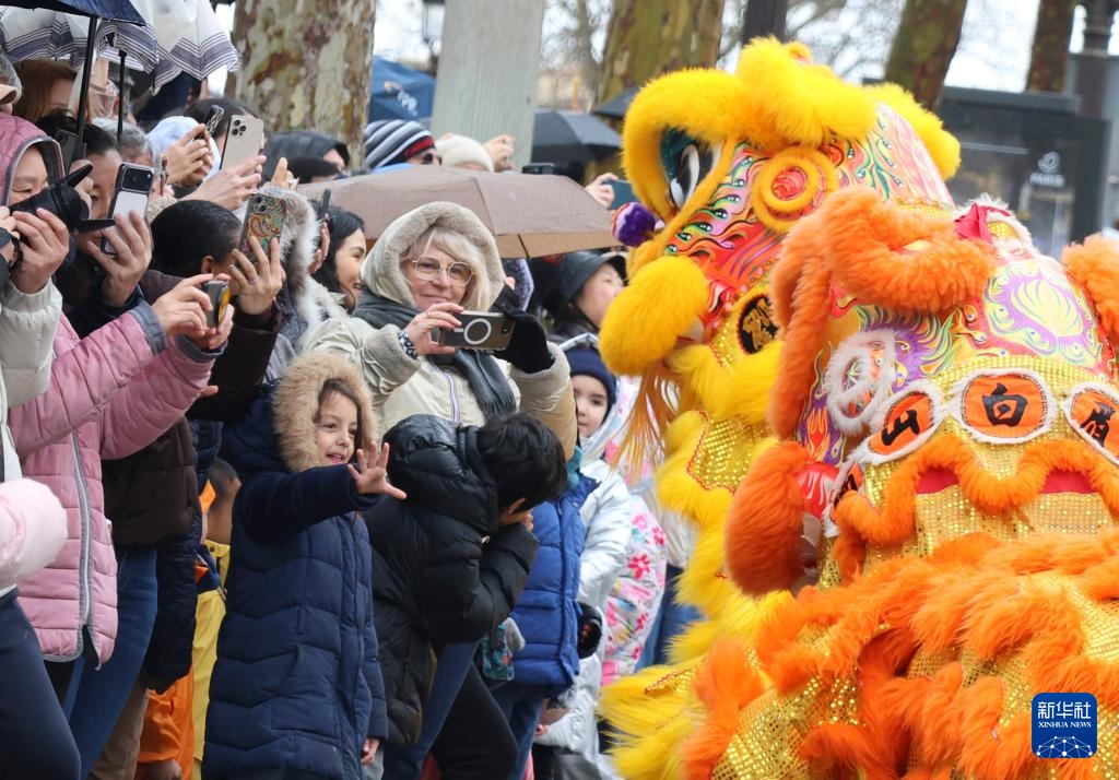 巴黎香街进入“春节时间”