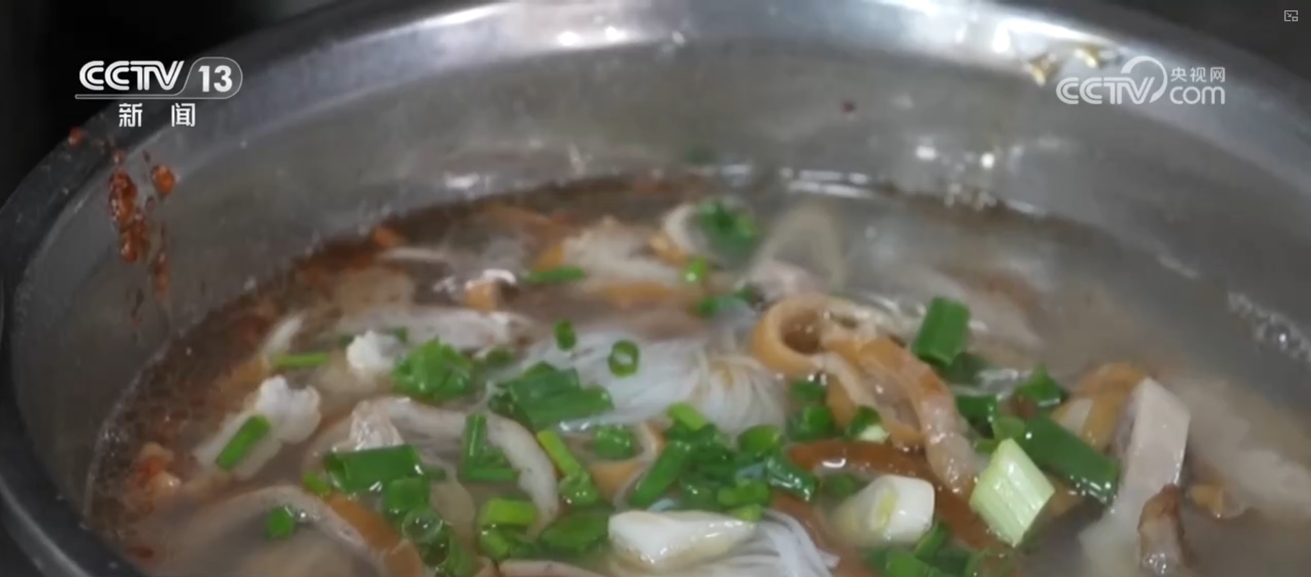 特色小吃串点成线变身“流量密码” “美食+”延伸文旅消费链条