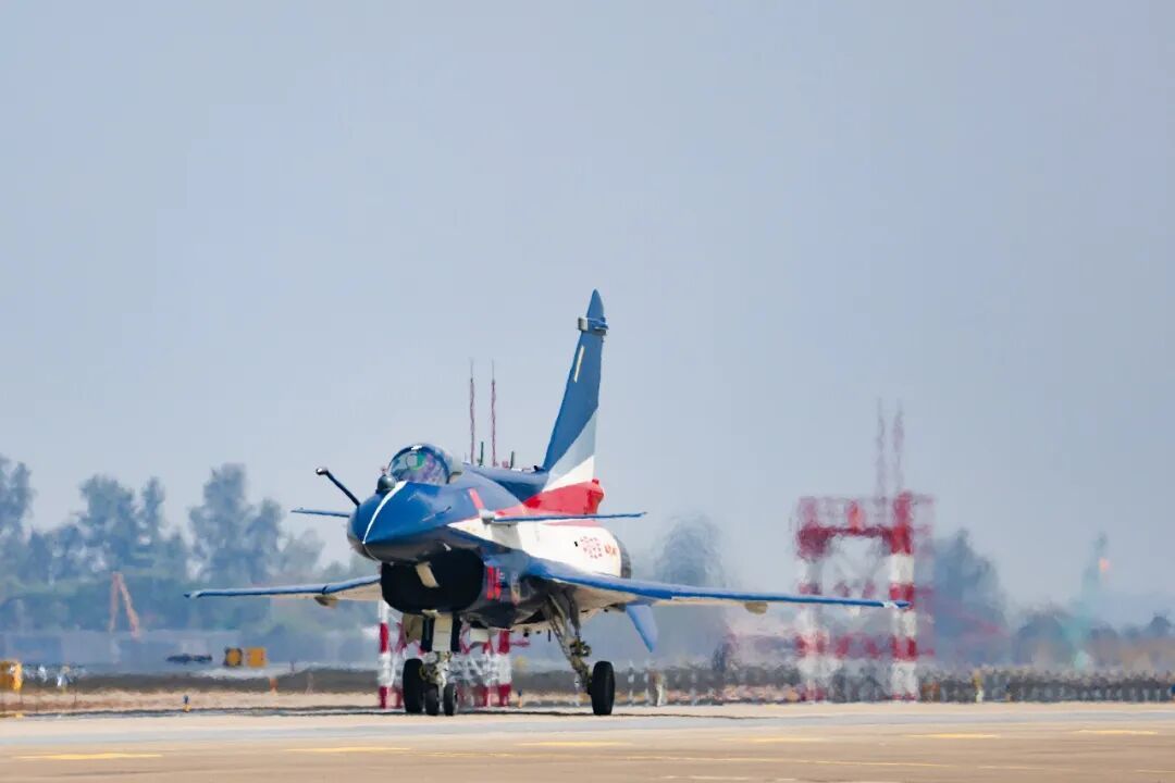 全新阵容！八一飞行表演队即将精彩亮相