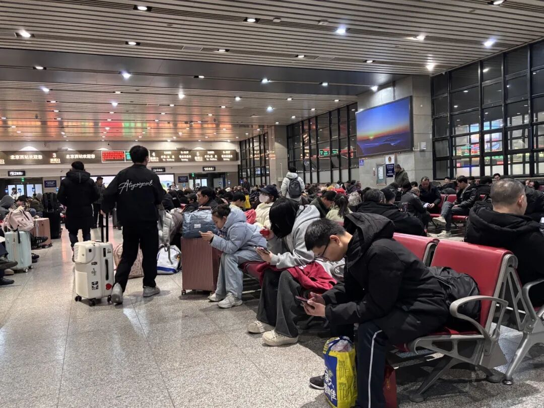 回家过年！首趟列车启程，下一站团圆！