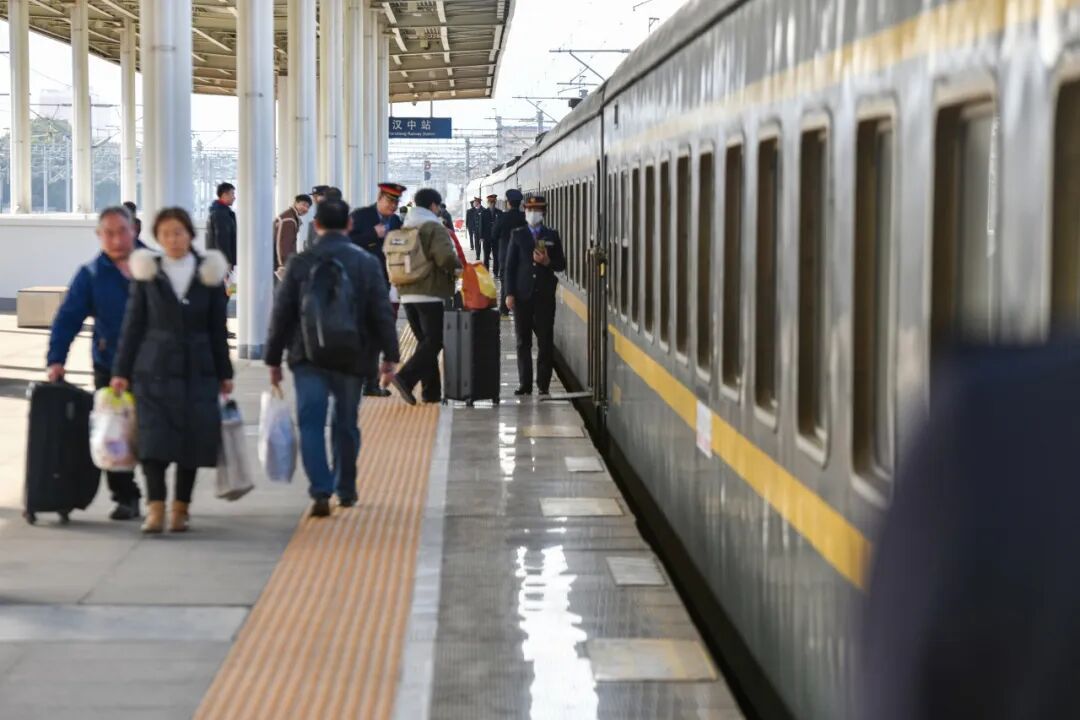 2026年春运开启！西铁局预计发送旅客1863万人次