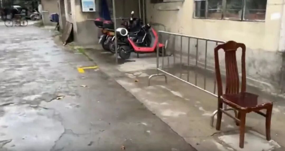 事发上海山姆超市！当“自动泊车”遇到“人肉”占位……