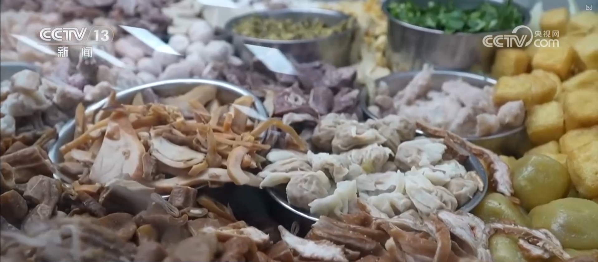 特色小吃串点成线变身“流量密码” “美食+”延伸文旅消费链条