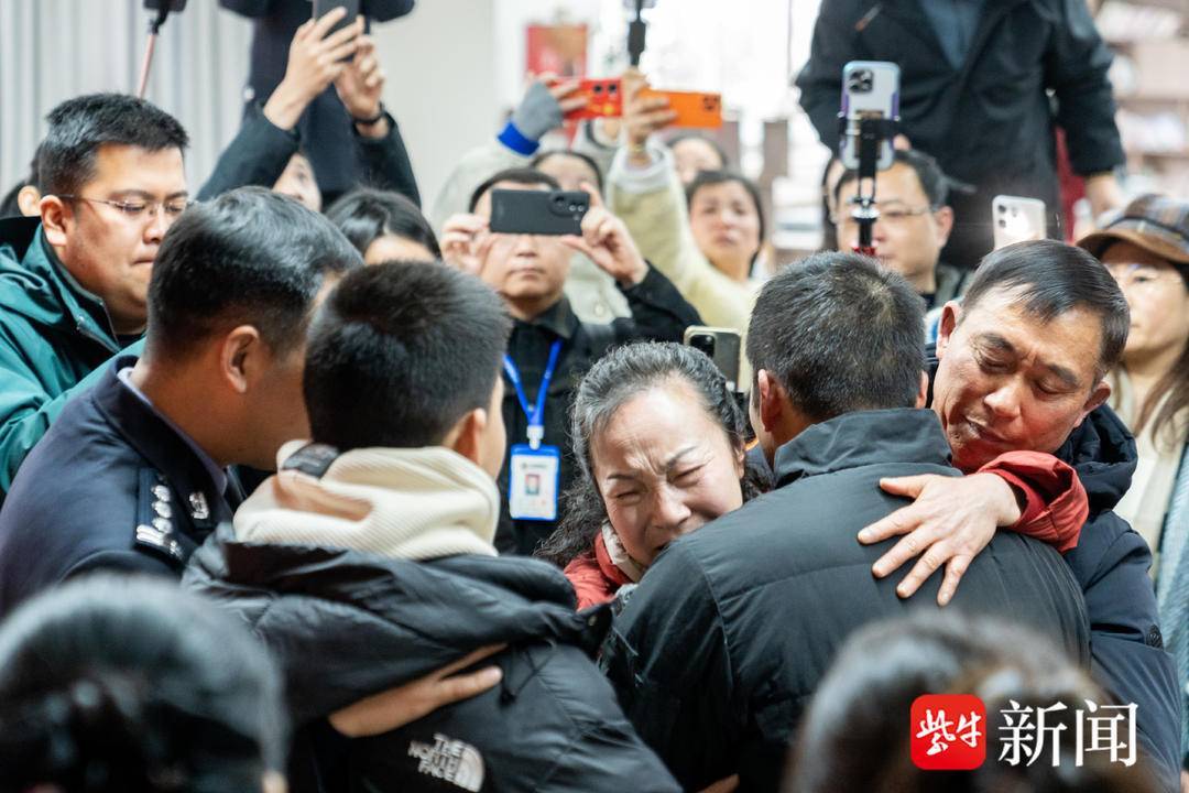 夫妻寻子37年花光积蓄还欠债，如今终于团圆