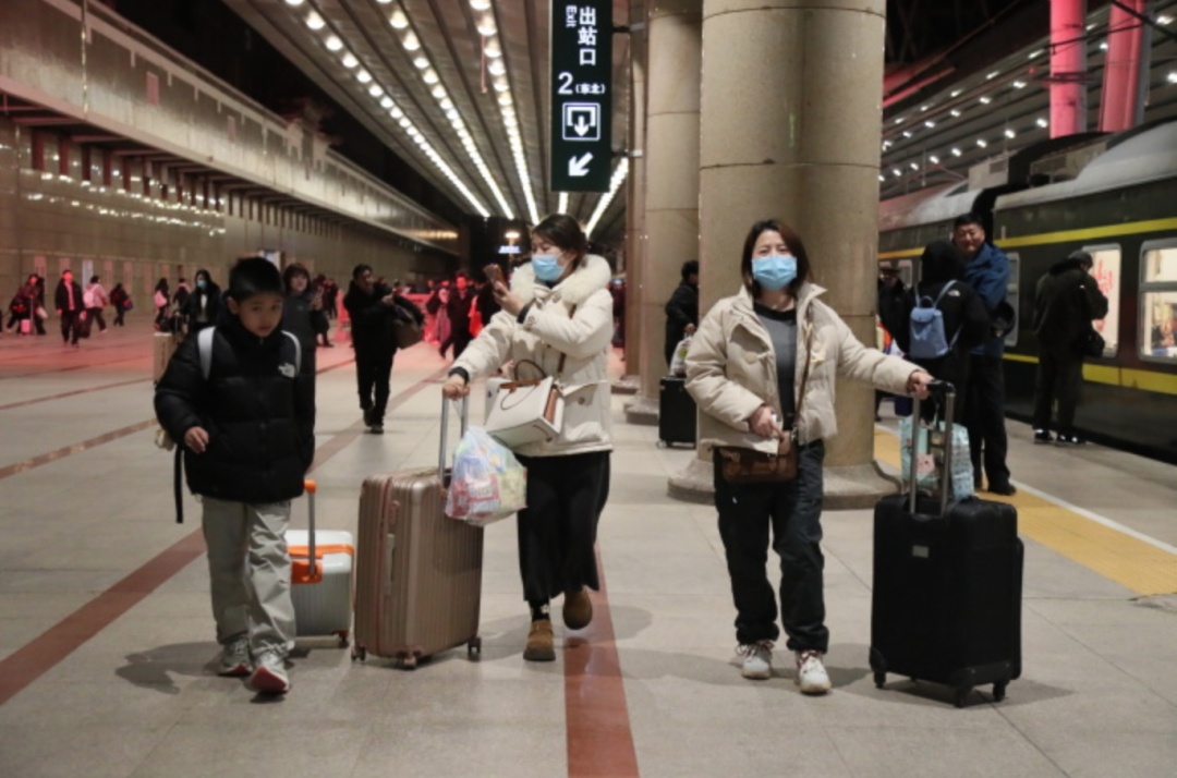 回家过年！首趟列车启程，下一站团圆！