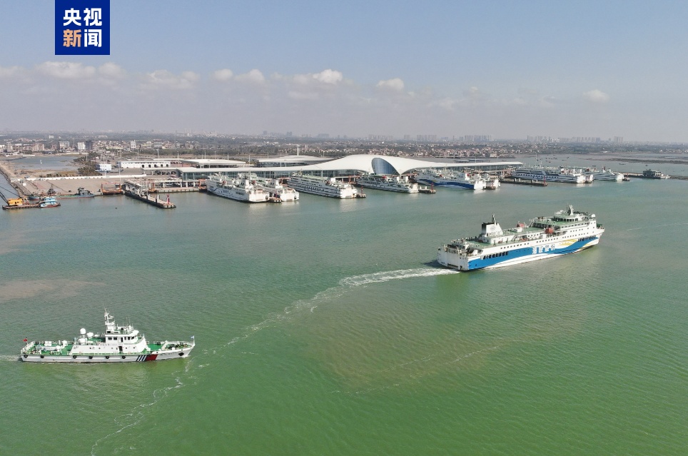 海南自贸港封关后首迎春运 琼州海峡新能源车辆运力提升40% 海南自贸港封关后首迎春运 琼州海峡新能源车辆运力提升40%