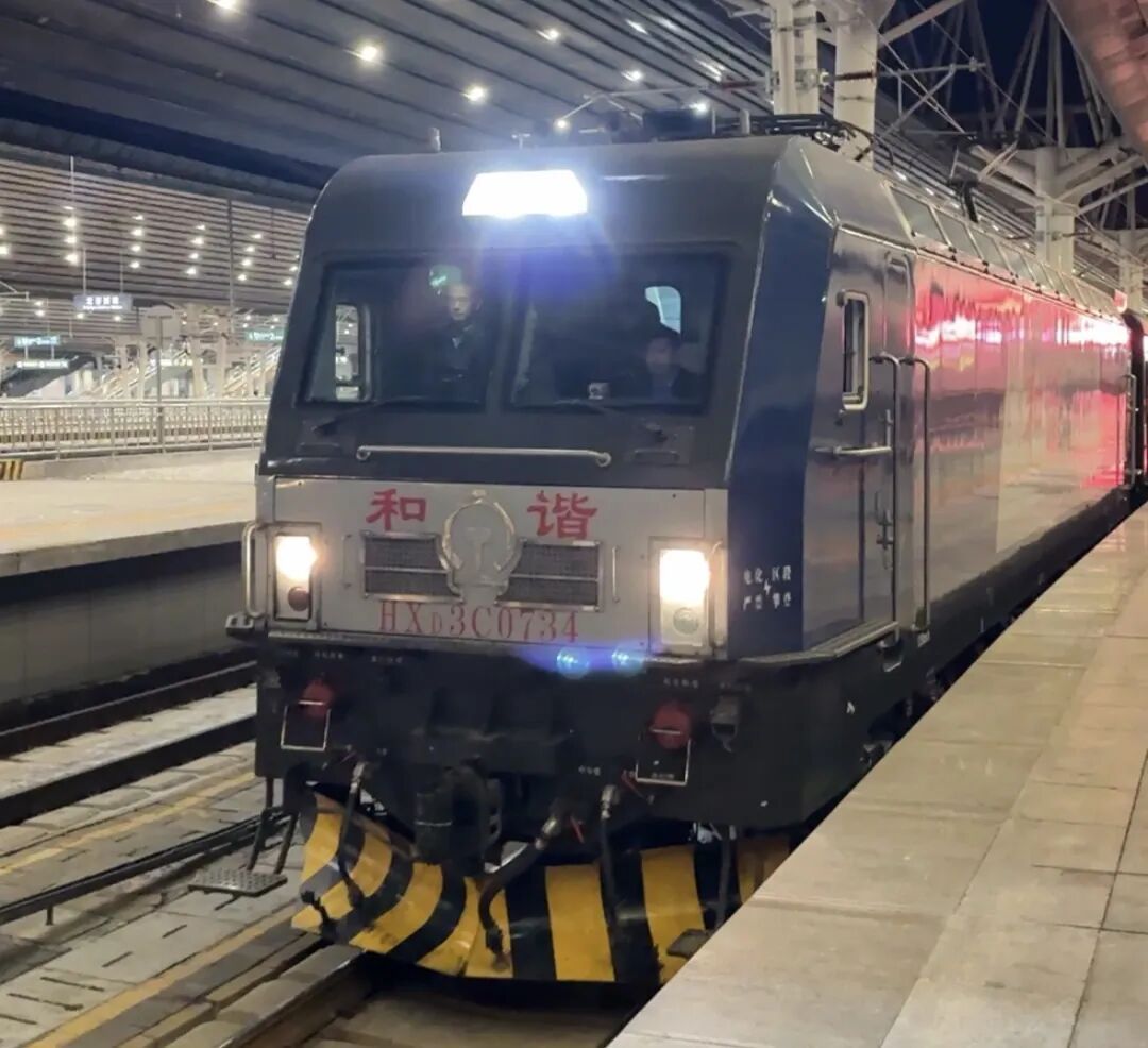 回家过年！首趟列车启程，下一站团圆！