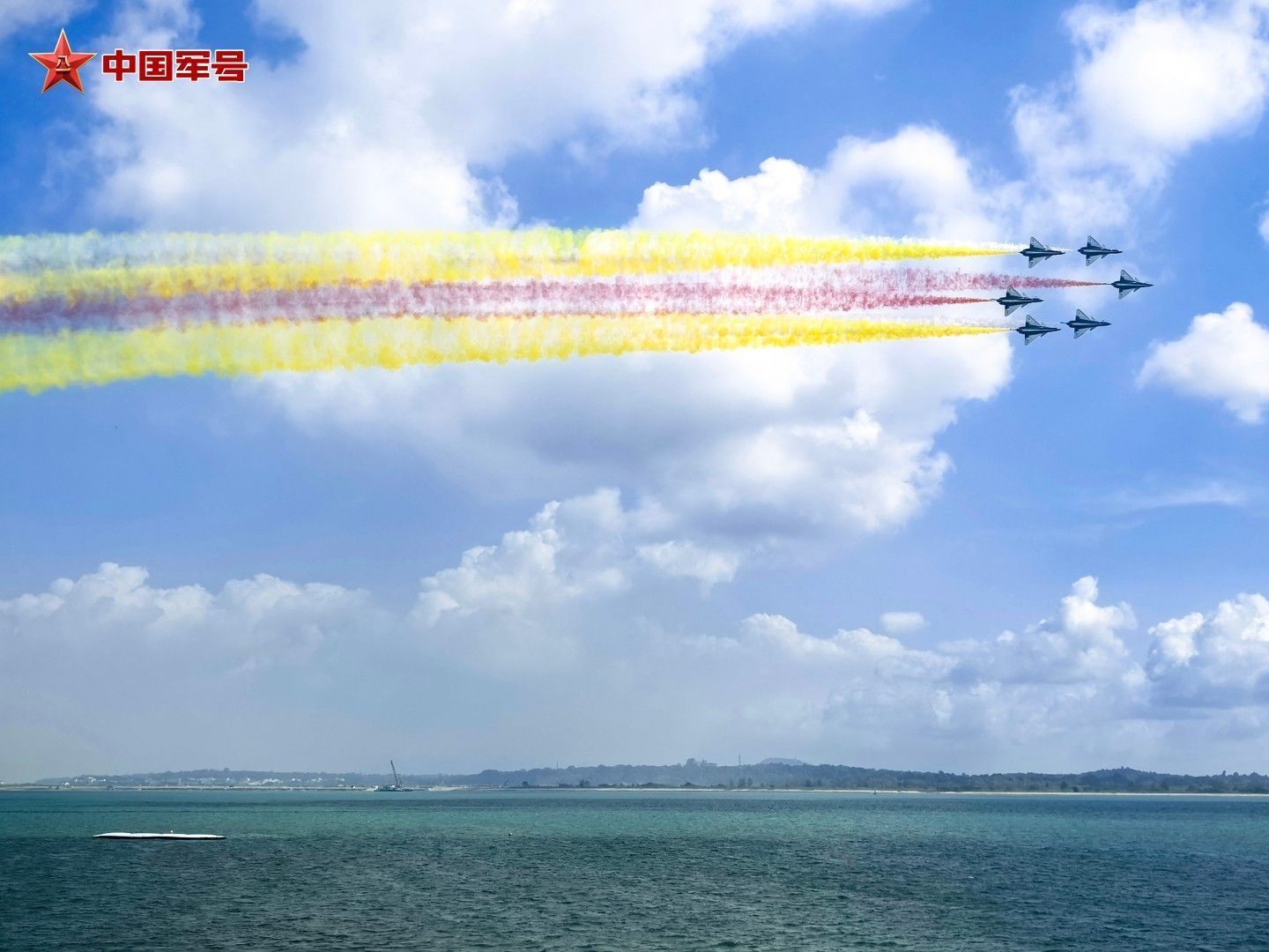 全新阵容!八一飞行表演队完成新加坡航展检验性飞行 全新阵容!八一飞行表演队完成新加坡航展检验性飞行