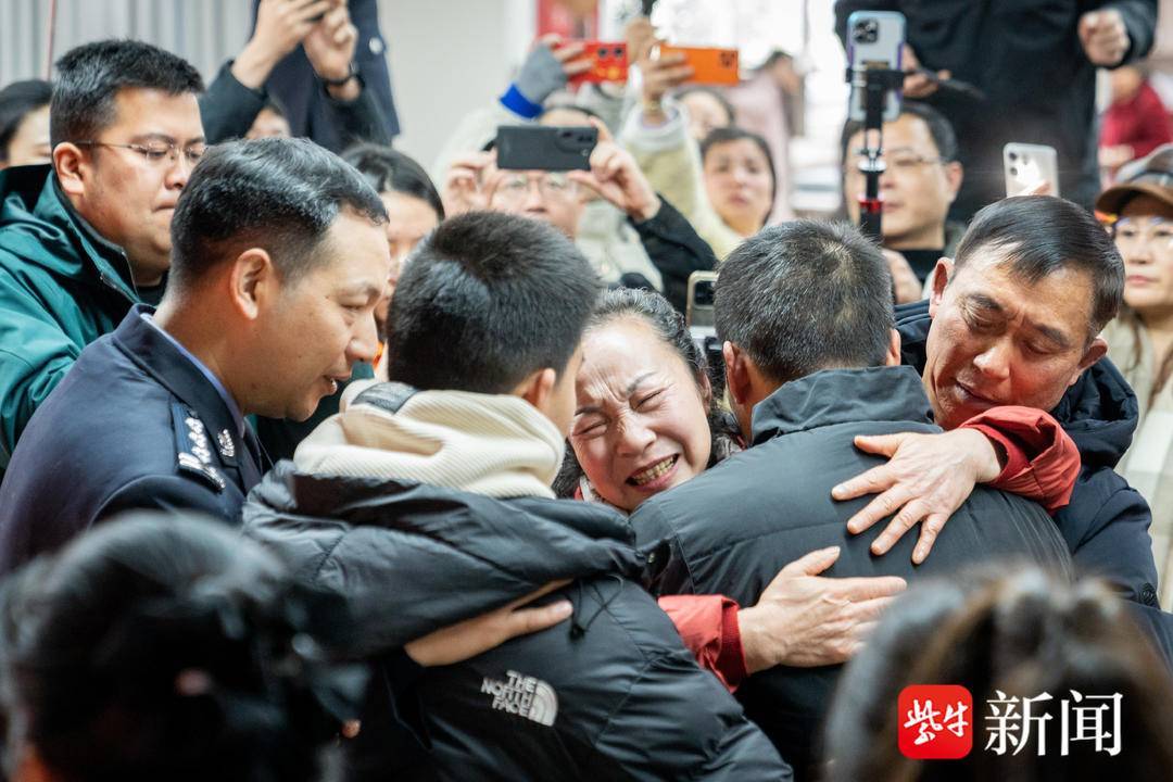 夫妻寻子37年花光积蓄还欠债，如今终于团圆