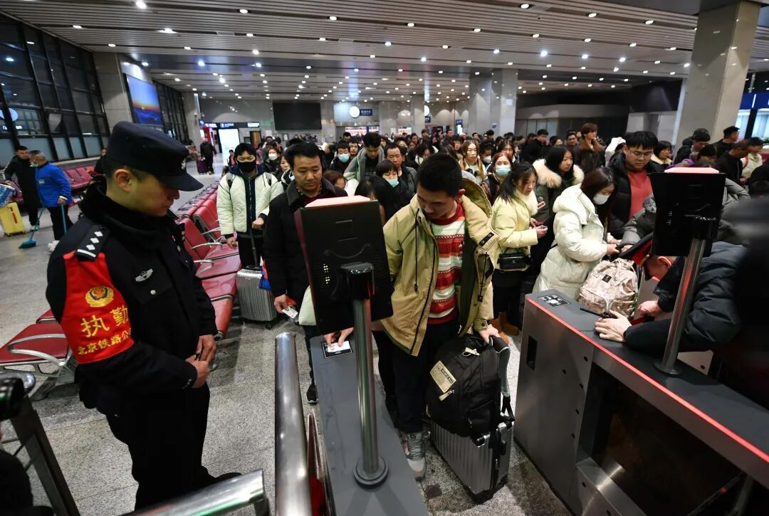 回家过年了!多图直击北京春运首日现场 回家过年了!多图直击北京春运首日现场