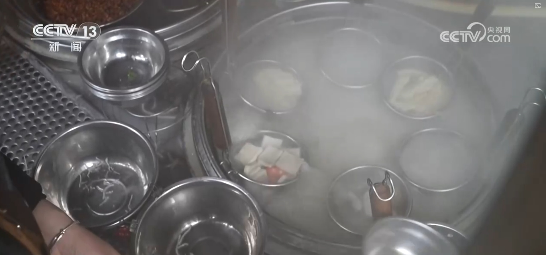 特色小吃串点成线变身“流量密码” “美食+”延伸文旅消费链条