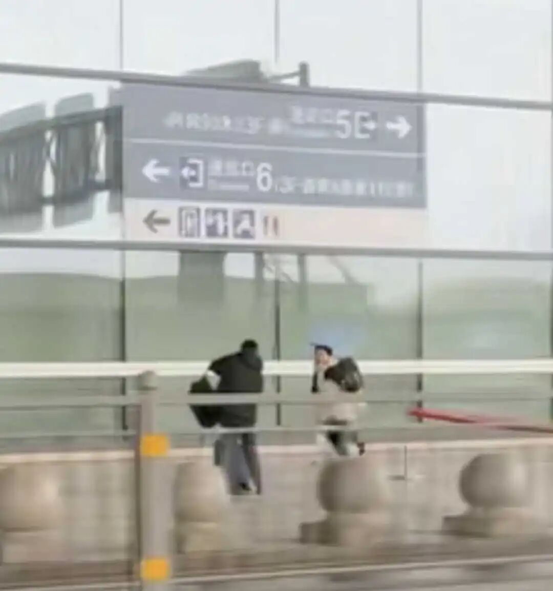 郑州高铁站“亲情反转剧”后续来了,孩子平安返郑后打趣妈妈 郑州高铁站“亲情反转剧”后续来了,孩子平安返郑后打趣妈妈