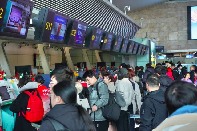 此刻，杭州东站！第一批已经提前出动了！有人瞬间哽咽：等的就是这一刻......