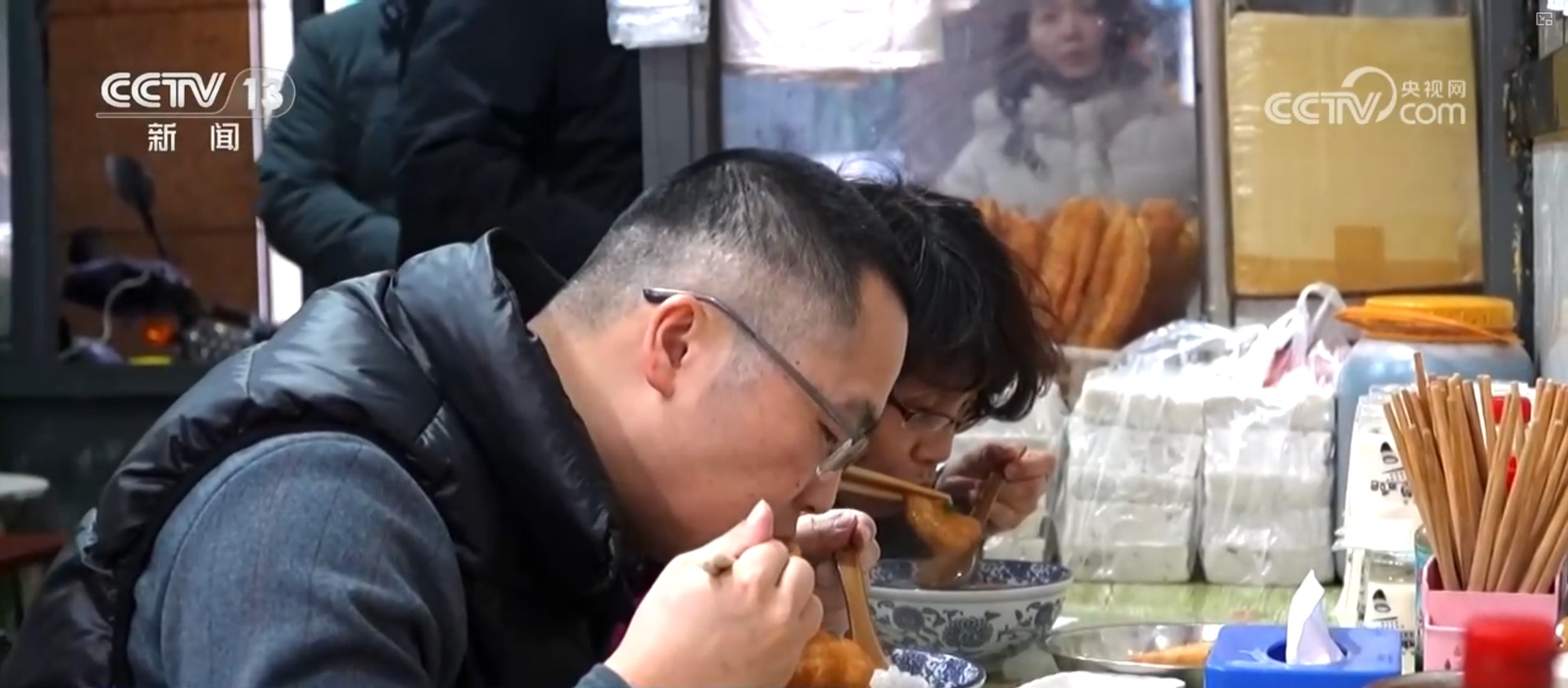 特色小吃串点成线变身“流量密码” “美食+”延伸文旅消费链条