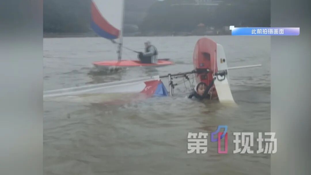 “帮不了一点,全靠自己”!少年雨中翻船求救,教练却“冷眼旁观” “帮不了一点,全靠自己”!少年雨中翻船求救,教练却“冷眼旁观”