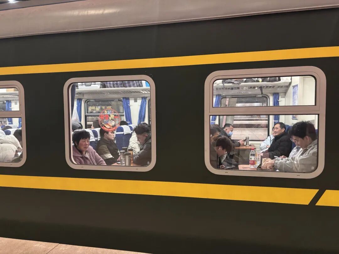 回家过年！首趟列车启程，下一站团圆！